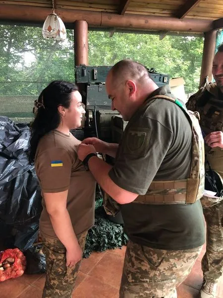 «За жертовність»: бойових медикинь Волинської бригади ТрО нагородили медалями (фото)