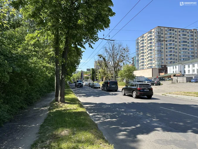 На Глушець легковик «поцілував» кросовера, вулицю скував затор (фото)