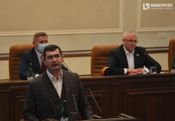 Із селфіками, масочками та невеличким скандальчиком на фінал: перша сесія Волиньради (фото)