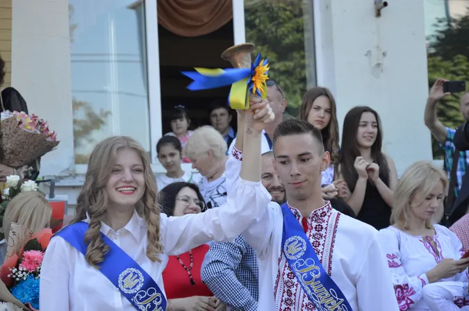 Свято Останнього дзвоника у луцькій школі № 1 (фото, відео)