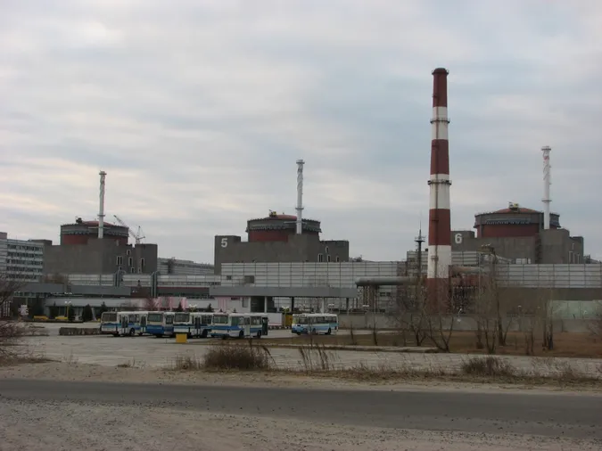 Через ворожі обстріли Запорізька АЕС повністю знеструмлена