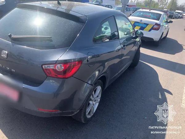 Зіткнення на перехресті: на Волині водійка авто не пропустила мопедиста (фото)