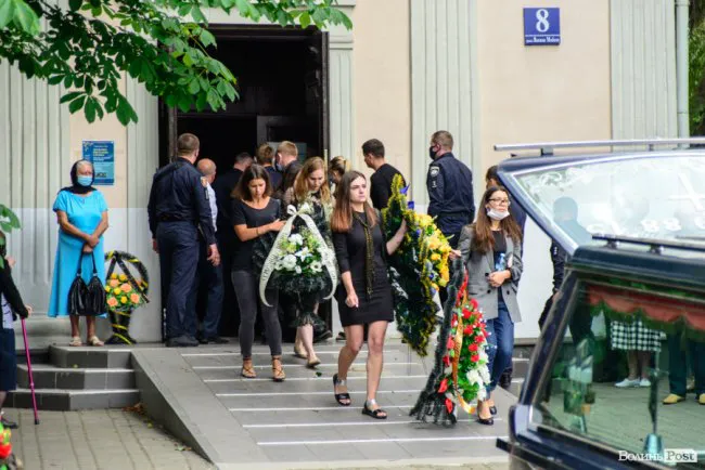 У Луцьку провели в останню путь поліцейського, який загинув у аварії