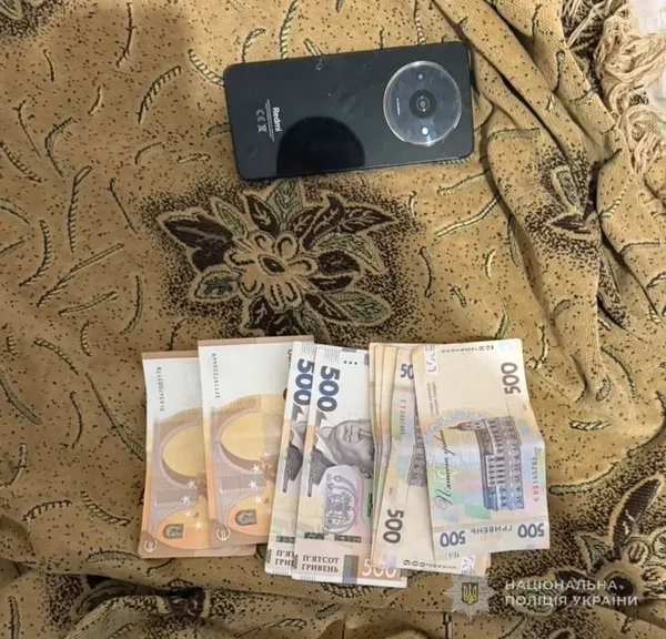 Покликала гуляти і пограбувала: у Луцьку жінка зі спільником побила і обчистила військового