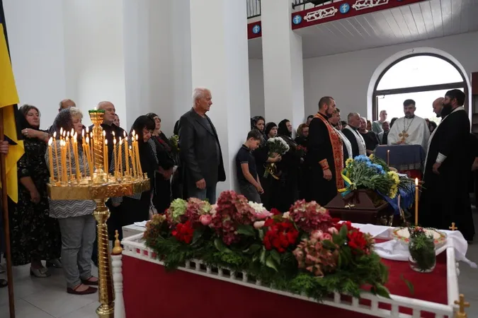 «Був найбільшою опорою і підтримкою»: на Волині попрощалися з загиблим воїном Ігорем Лавришиним
