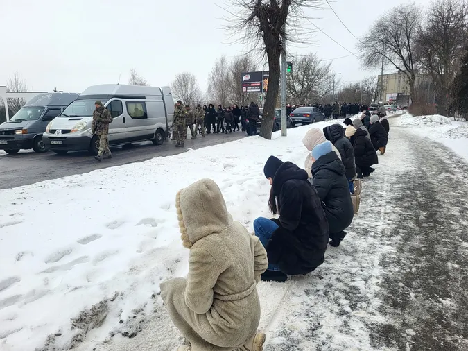 Ковель навколішки попрощався з Героями Миколою Сичем та Андрієм Вдовиченком, які два роки були зниклими безвісти