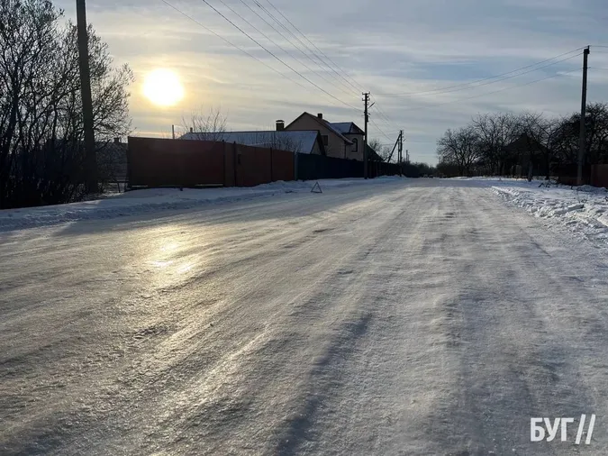 Дорога, як каток: біля Володимира два автомобілі «злетіли» у кювет (фото)