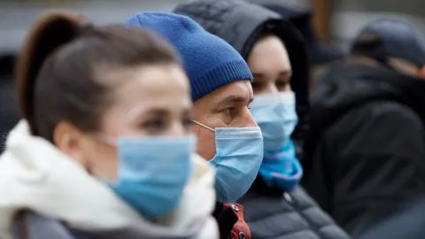 На Волині – «жовтий» рівень: як працюватимуть театри, перукарні та медзаклади