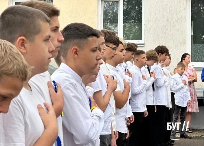 Свято, кульки, перший дзвоник: як у Володимирі відзначили 1 вересня (фото)