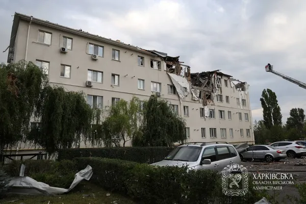 У Харкові через атаку дронів загинуло троє дорослих та півторарічна дівчинка, десятки поранених (фото, відео)