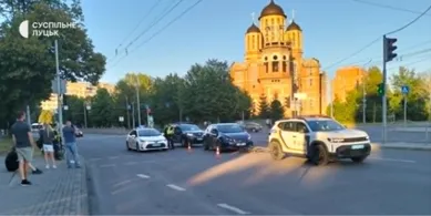 У Луцьку на Соборності – ДТП: автомобіль збив велосипедиста