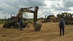 Волинські посадовці організували схему незаконного видобутку піску 