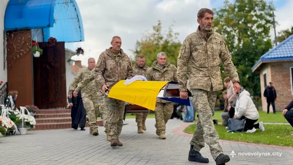 Назавжди 49: на Волині попрощалися із загиблим воїном Андрієм Єфрємовим (фото)