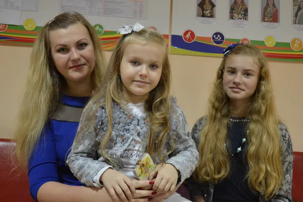 Тетяна Дружинович із донечками-шахістками
