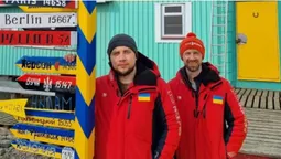 Українські полярники дерусифікували дороговказ біля Академіка Вернадського (фото)