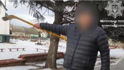 Ключка, «травка», самогон: у Ковелі затримали 53-річного неадеквата (фото)