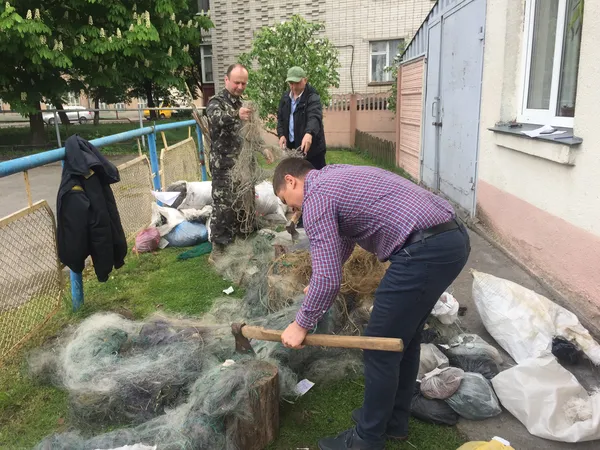 На Волині порізали й порубали майже 17 кілометрів риболовецьких сіток (фото)