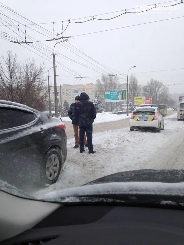 У Луцьку зіткнулися дві автівки і маршрутка (фото)