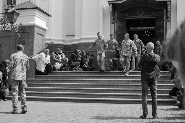 У Луцьку попрощалися із загиблим Героєм Михайлом Пугачем (фото)