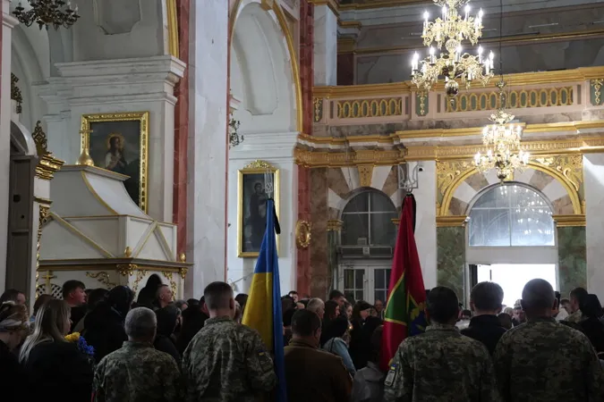 У Луцьку попрощалися із загиблими захисниками Олександром Махновцем та Валерієм Максимчуком (фото)