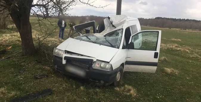 Водій був п'яний: на Волині у ДТП загинула жінка, ще двоє людей – травмовані (фото, відео)