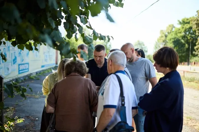 Без кабінетних рішень: заступник міського голови разом із комісією оглянули чотири земельні ділянки у Луцьку (фото)