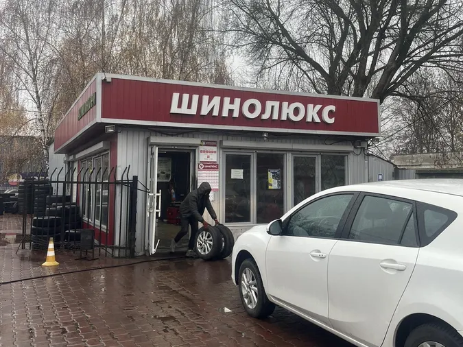 «У нас немає часу»: на луцькому шиномонтажі відмовились вшанувати полеглих Захисників