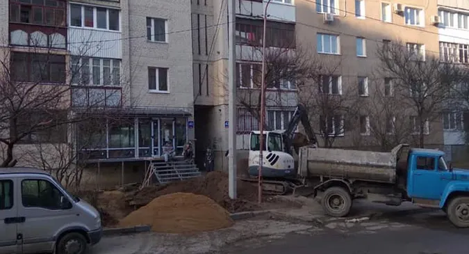 У Луцьку незаконно проводять ремонтні роботи під вікнами багатоповерхівки
