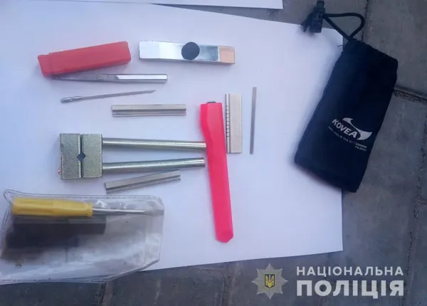 У Луцьку на гарячому затримали квартирних злодіїв (фото)