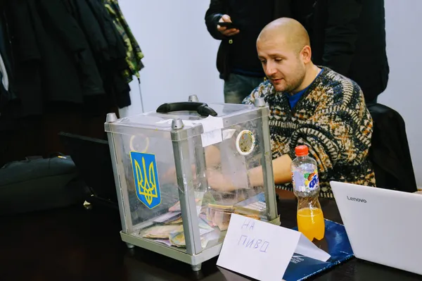 А журналіст Мирослав Ватащук не втомлюється збирати гроші з луцьких депутатів. «На пиво»