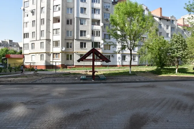 У Луцьку ремонтують двори за новою технологією (фото)