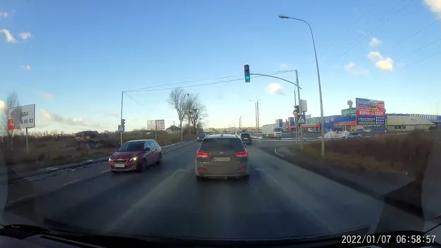 У Луцьку водій обігнав поліцейське авто: що було далі (відео)