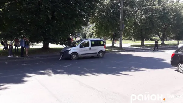 У Луцьку авто збило дитину на пішохідному переході (фото)