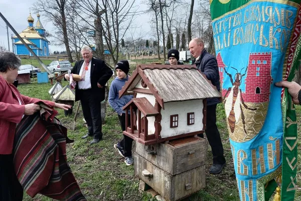 У музеї бджільництва на Волині відкрили сезон пасіки (відео)