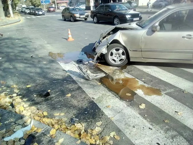 Перебігав дорогу поза переходом: у Маневичах авто збило 11-річного хлопця