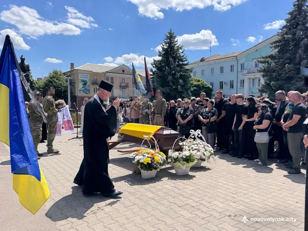 Назавжди 20: на Волині провели в останню дорогу захисника Валентина Агеєнка (фото)