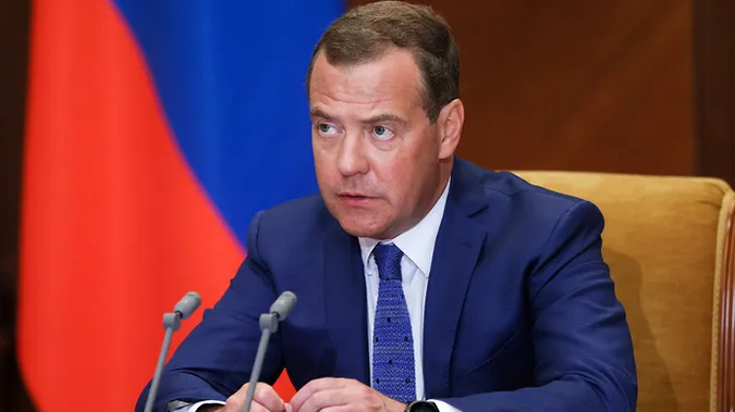 Мєдвєдєв погрожує Україні втратою національного суверенітету