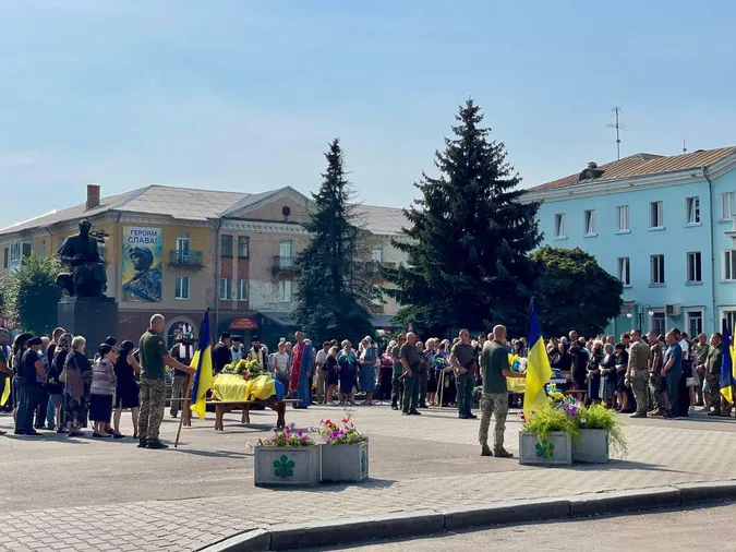 У Нововолинську провели в останню дорогу двох захисників – Володимира Гасюка та Олександра Пущала