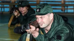 Луцькі депутати навчилися володіти зброєю (фото)