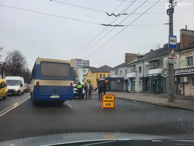 У Луцьку на Ковельській «влупилися» аж три автівки (фото)