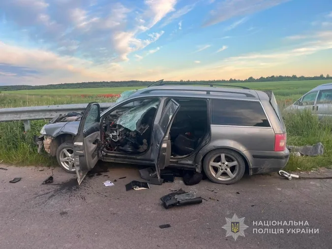 На Волині – смертельна ДТП: за кермом легковика була неповнолітня дівчина (фото)