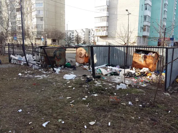 У Луцьку «росте» сміттєзвалище, яке ніхто не прибирає (фото)