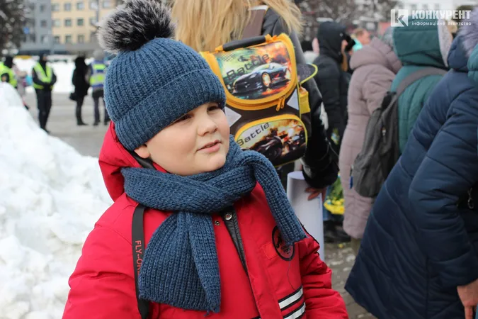 Лучани вшанували загиблих у боях під Дебальцево (фото)