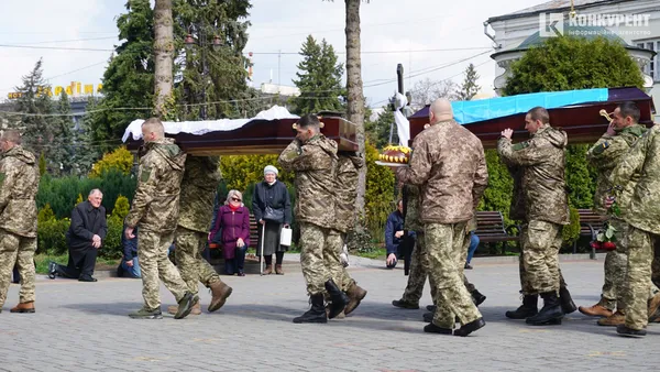Луцьк на колінах: попрощалися з двома полеглими Героями (фото, відео)