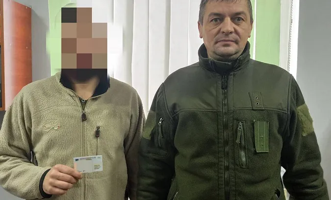 У Луцькому СІЗО засудженому видали ID-паспорт громадянина України (фото)