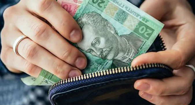 Порахували, скільки волинянам платять за годину роботи (інфографіка)