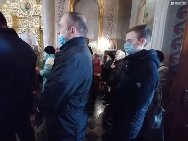 У луцькій церкві на території прикордонного загону освячують вербу (фото)