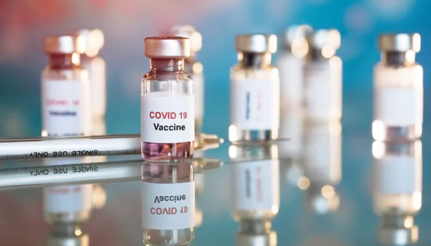 В Україні випустили збірник про вакцинацію проти COVID-19