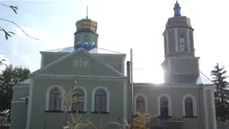 Не хоче виселятись: прихожани волинського храму подали до суду на священника (відео)