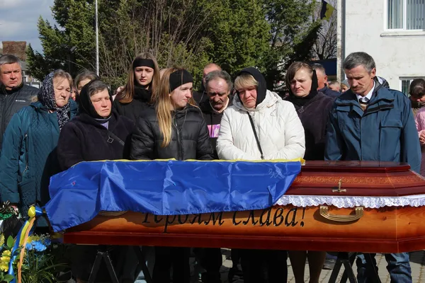 Півтора року без звістки: Рожищенська громада попрощалася з полеглим Валентином Волошиним (фото)